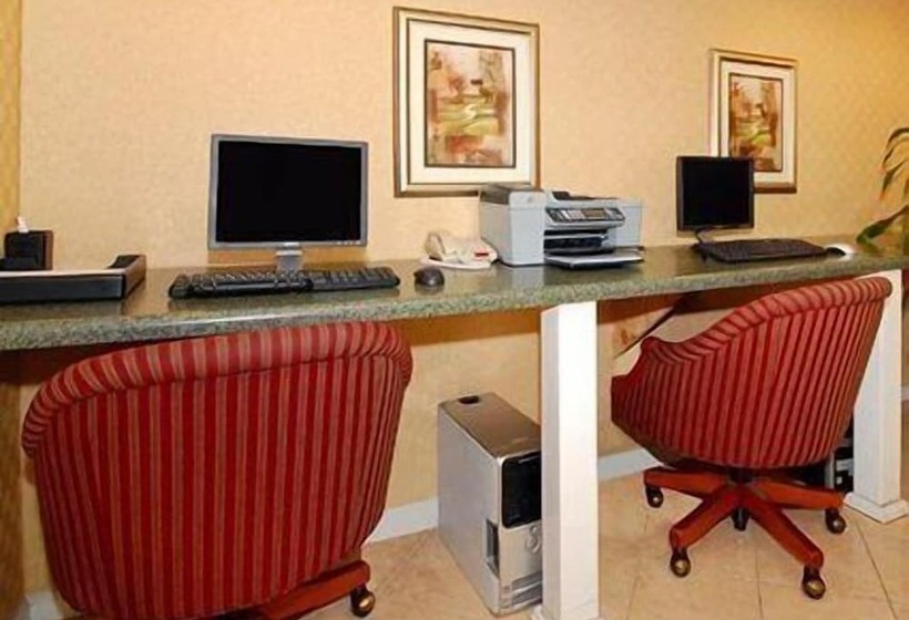 ホテル Clarion Suites Augusta