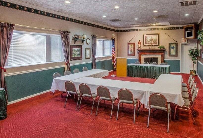 בית מלון כפרי Clarion Suites Augusta