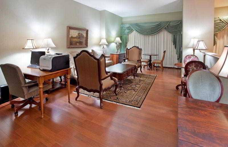 Clayton Plaza Hotel & Extended Stay