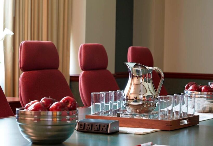 בית מלון כפרי Columbus Airport Marriott