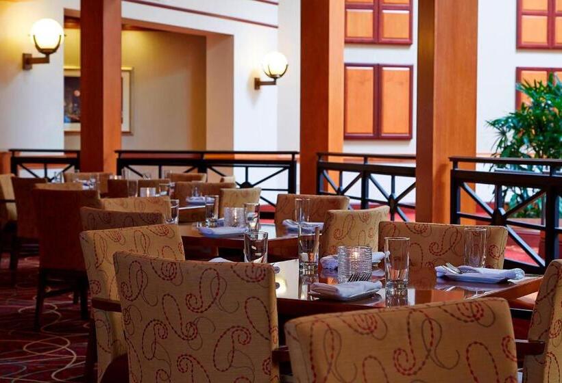 בית מלון כפרי Columbus Airport Marriott