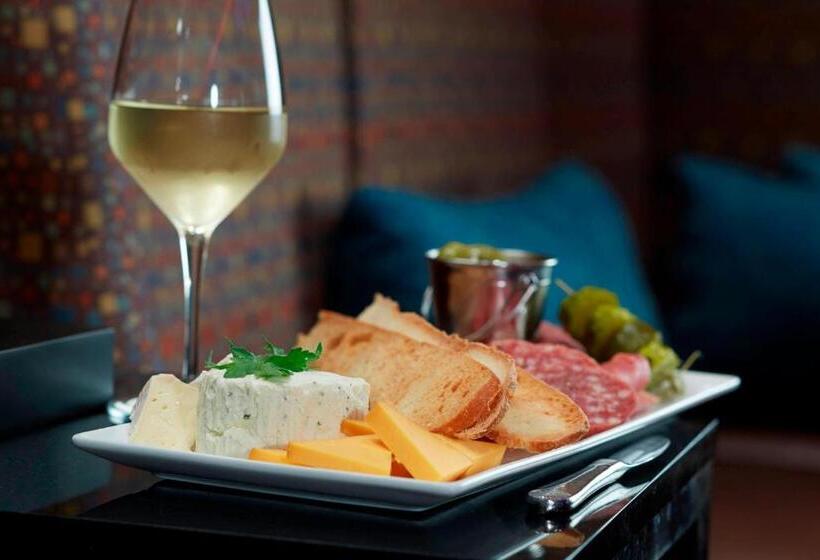 בית מלון כפרי Columbus Airport Marriott