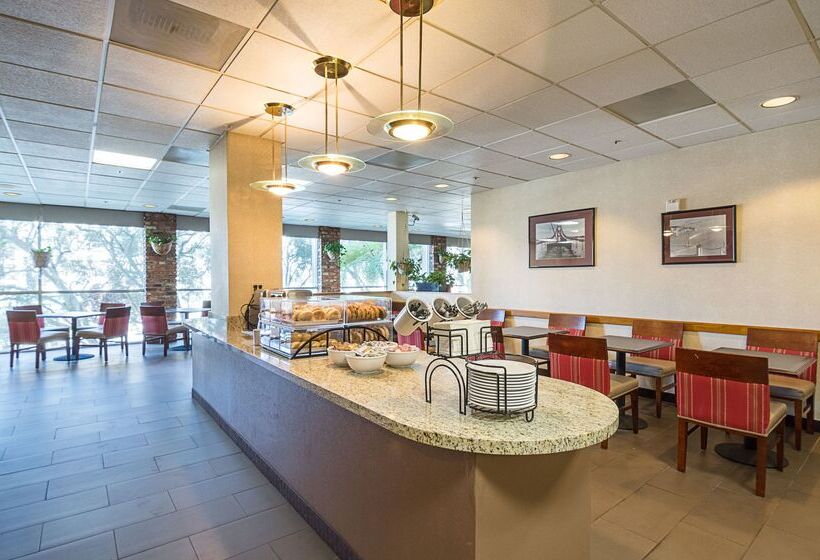 בית מלון כפרי Comfort Inn By The Bay