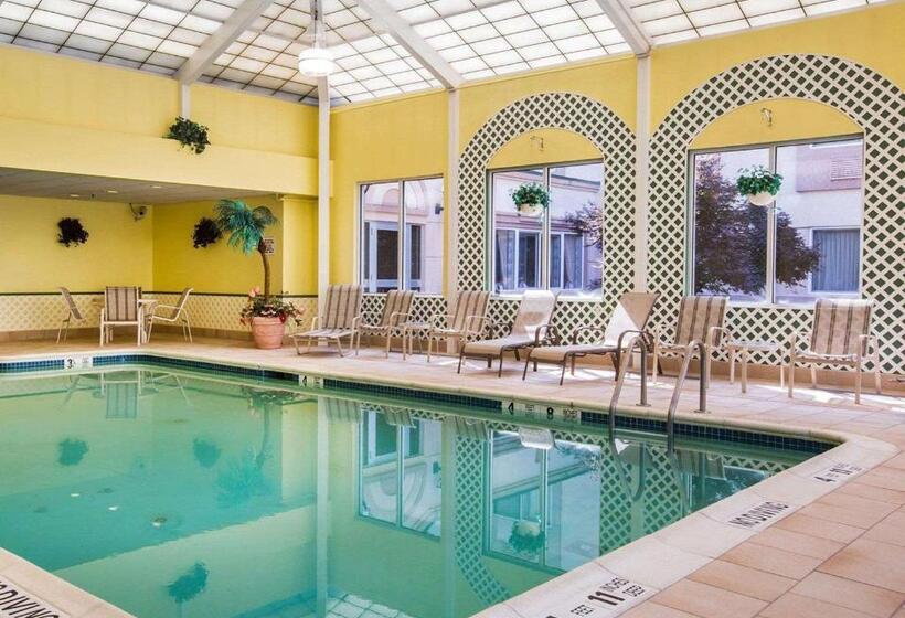 فندق Comfort Inn & Suites