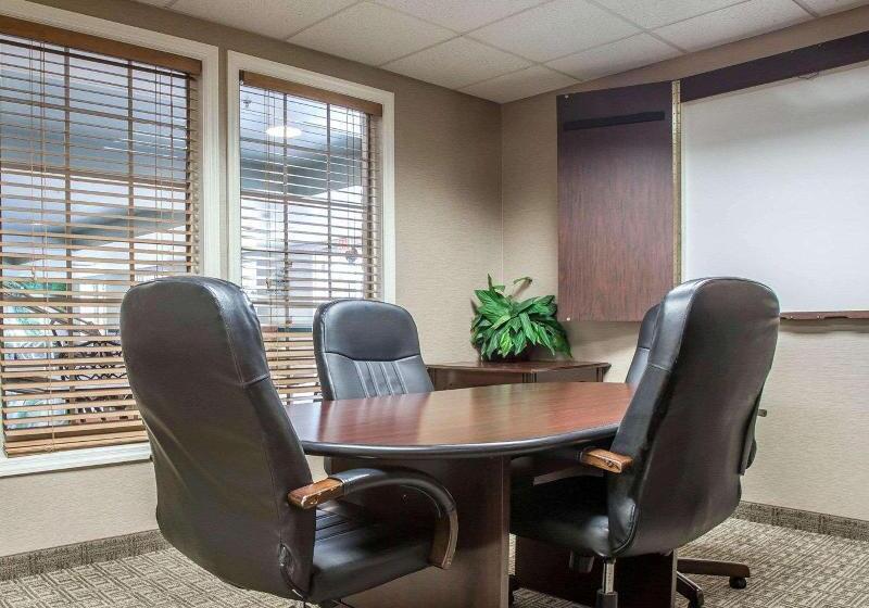 فندق Comfort Inn & Suites Sturbridgebrimfield