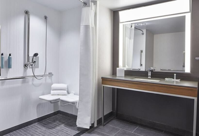 هتل Courtyard By Marriott Detroit Downtown