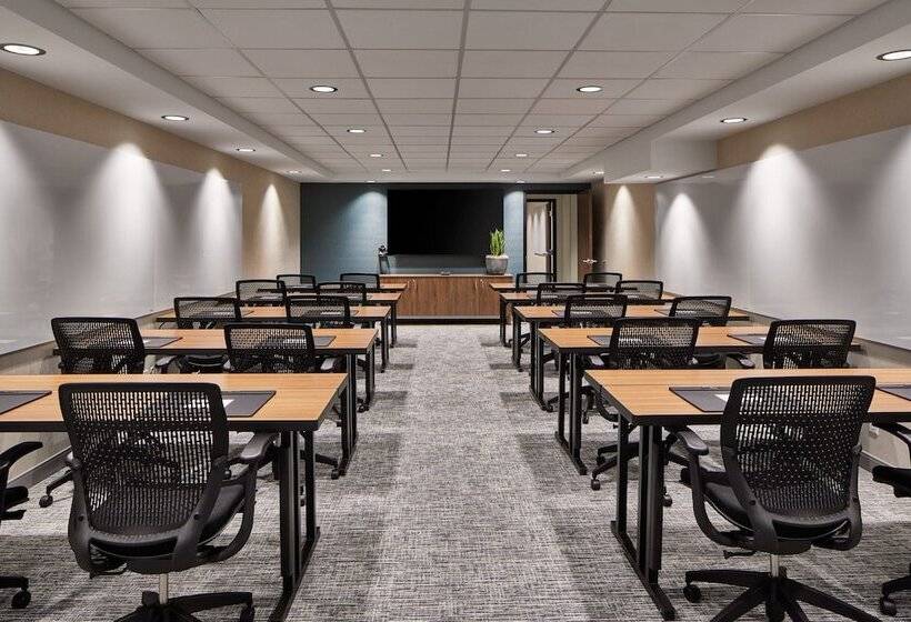 هتل Courtyard By Marriott Detroit Downtown