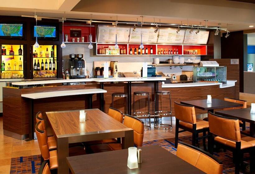 هتل Courtyard By Marriott Rockford