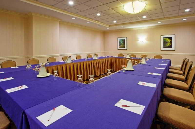 Отель Crowne Plaza Old Town Alexandria