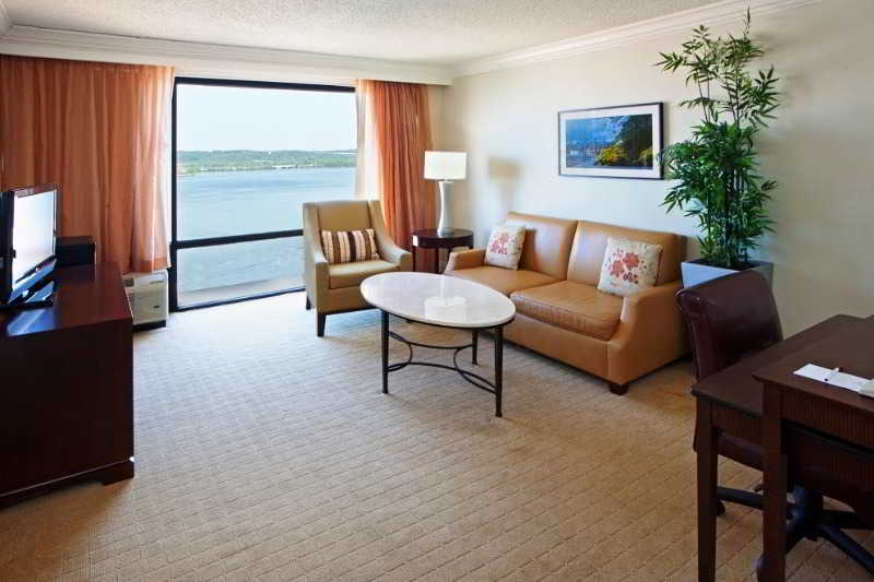 Отель Crowne Plaza Old Town Alexandria