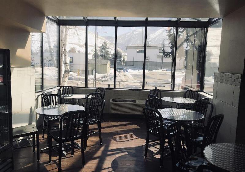 هتل Days Inn And Suites By Wyndham Downtown Missoulauniversity