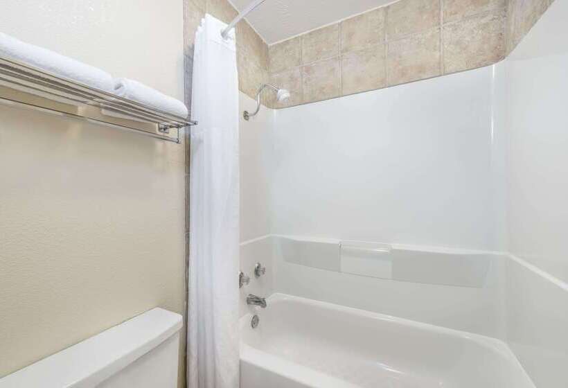 בית מלון כפרי Days Inn By Wyndham Bryan College Station