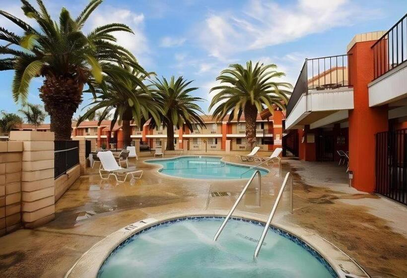 فندق Days Inn By Wyndham Hemet