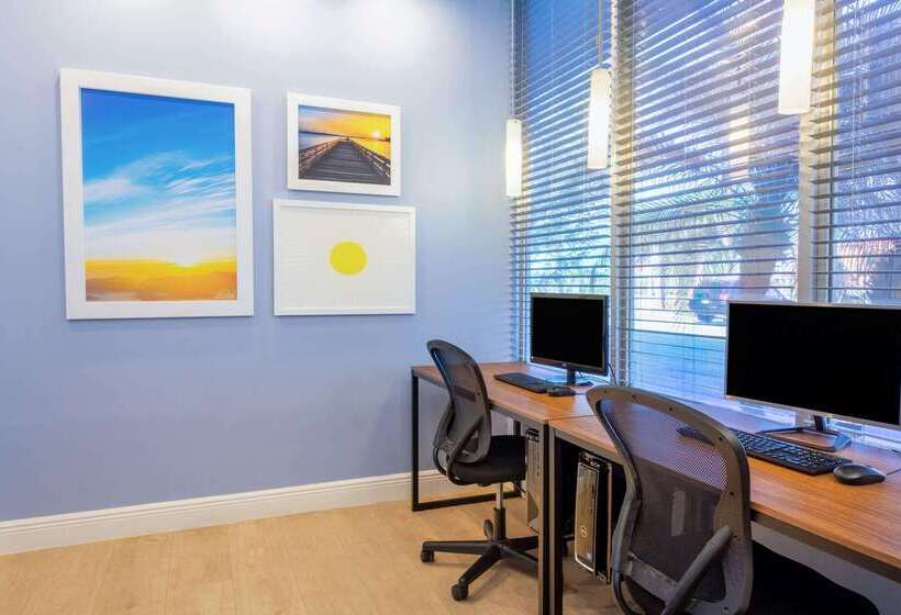 ホテル Days Inn By Wyndham Titusville Kennedy Space Center