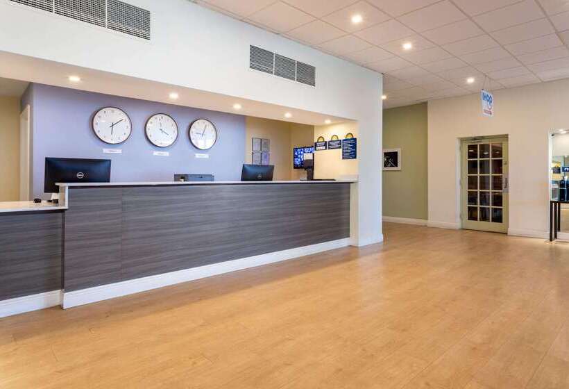 ホテル Days Inn By Wyndham Titusville Kennedy Space Center