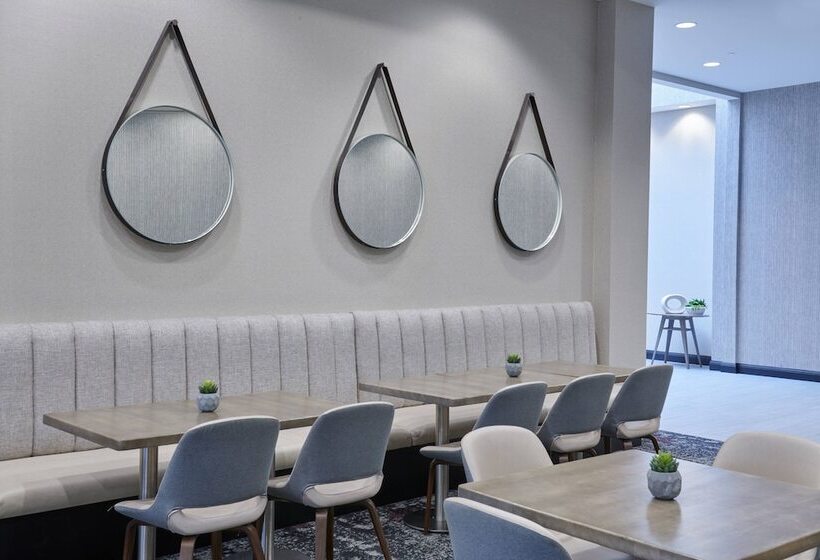 Delta Hotels By Marriott Detroit Novi