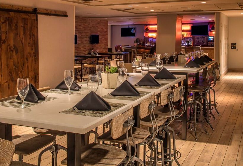 Doubletree By Hilton Hotel & Suites Pittsburgh Downtown