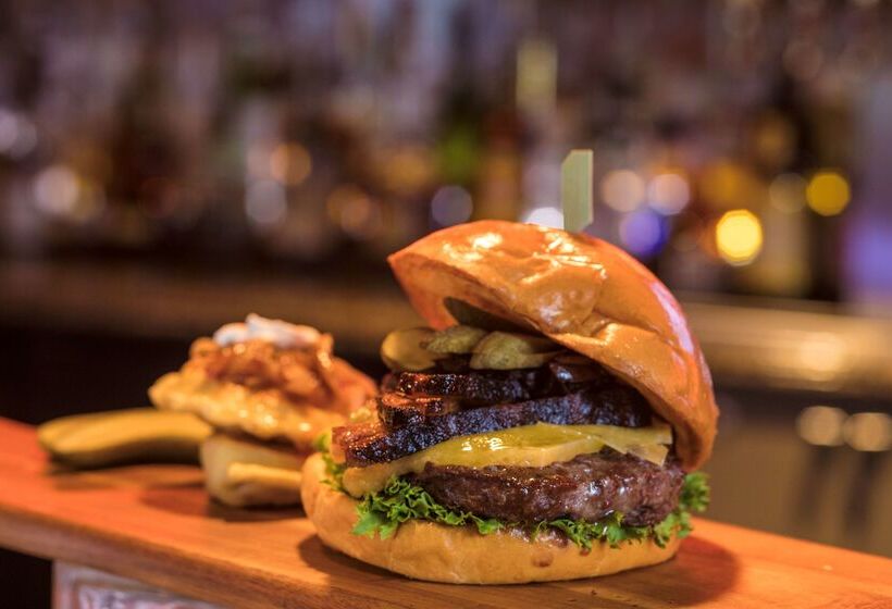 Doubletree By Hilton Hotel & Suites Pittsburgh Downtown