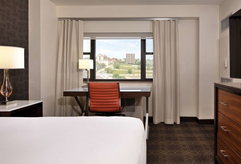 Doubletree By Hilton Hotel & Suites Pittsburgh Downtown