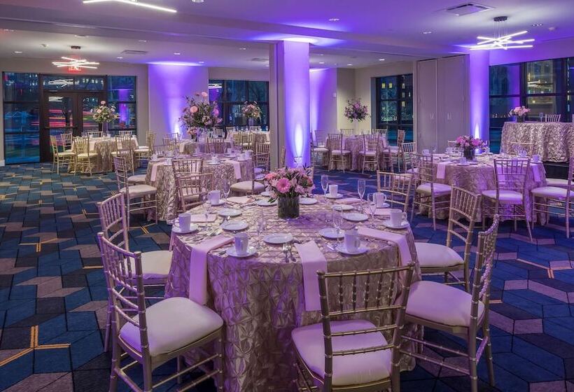 Doubletree By Hilton Hotel & Suites Pittsburgh Downtown