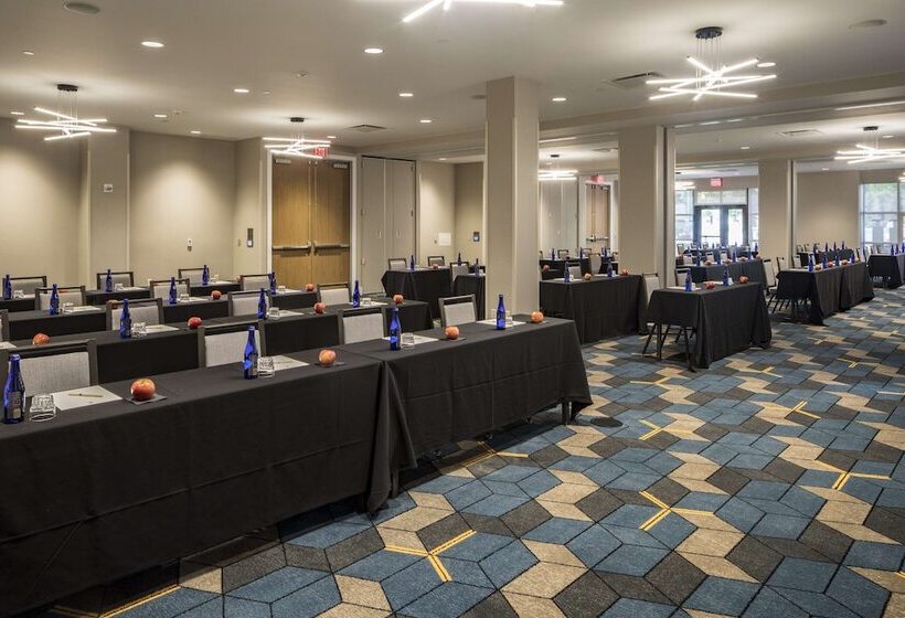 Doubletree By Hilton Hotel & Suites Pittsburgh Downtown