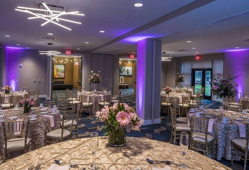 Doubletree By Hilton Hotel & Suites Pittsburgh Downtown