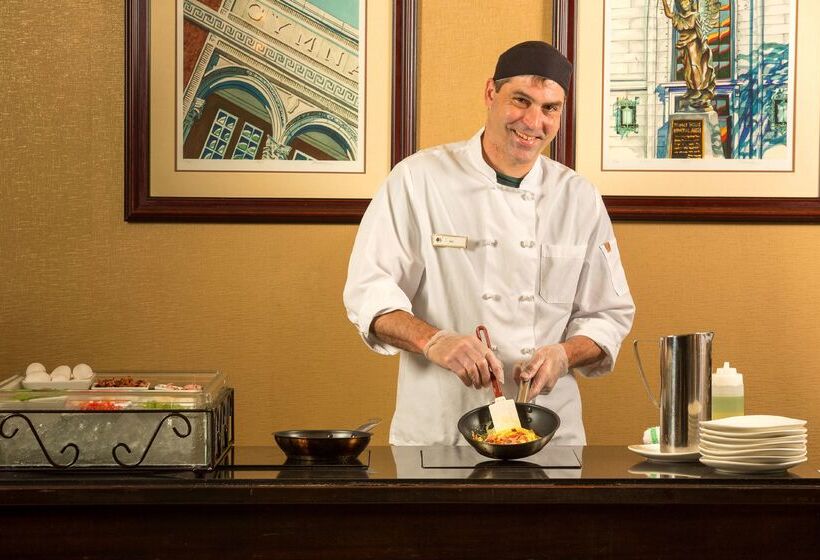 فندق Doubletree By Hilton Asheville Biltmore