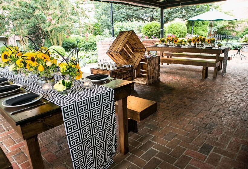 فندق Doubletree By Hilton Asheville Biltmore