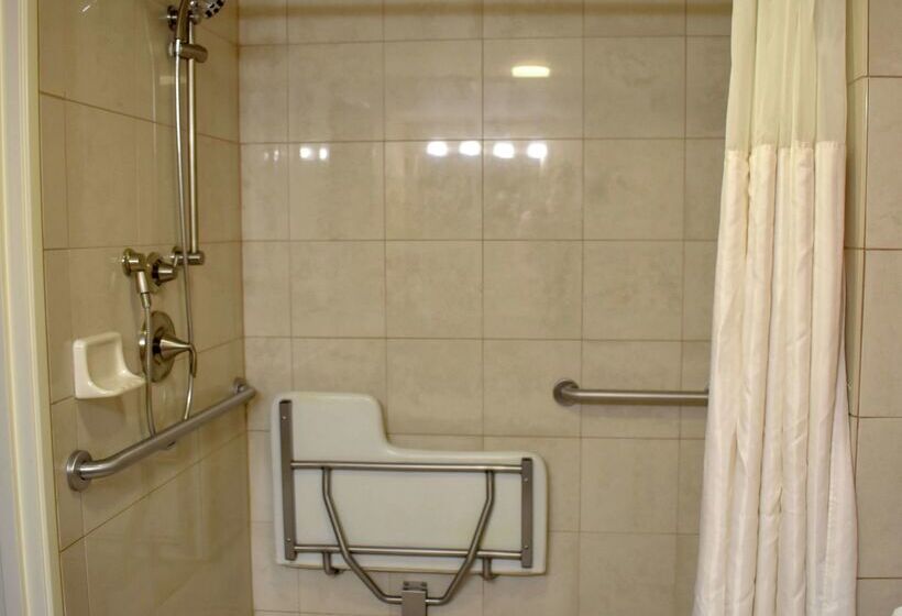 هتل Doubletree By Hilton Asheville Biltmore