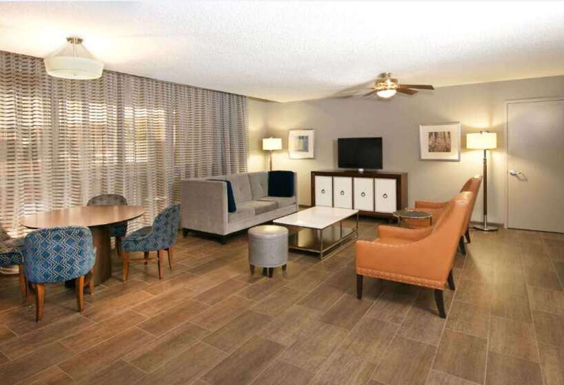 هتل Doubletree By Hilton Bloomington Minneapolis South