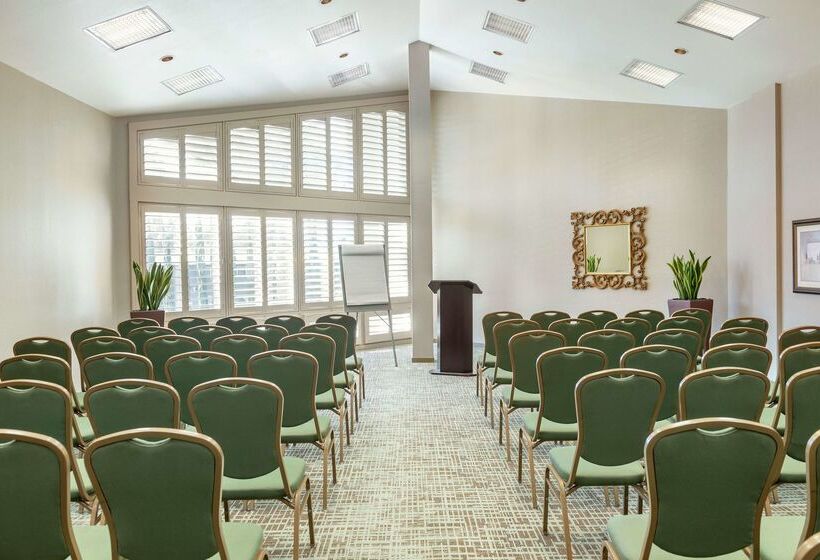 فندق Doubletree By Hilton Campbell  Pruneyard Plaza