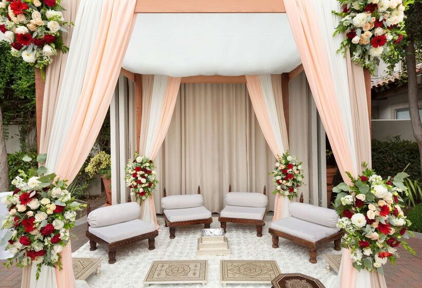 فندق Doubletree By Hilton Campbell  Pruneyard Plaza