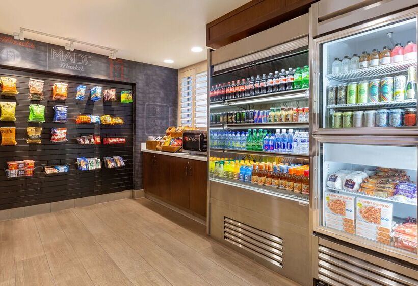 هتل Doubletree By Hilton Campbell  Pruneyard Plaza