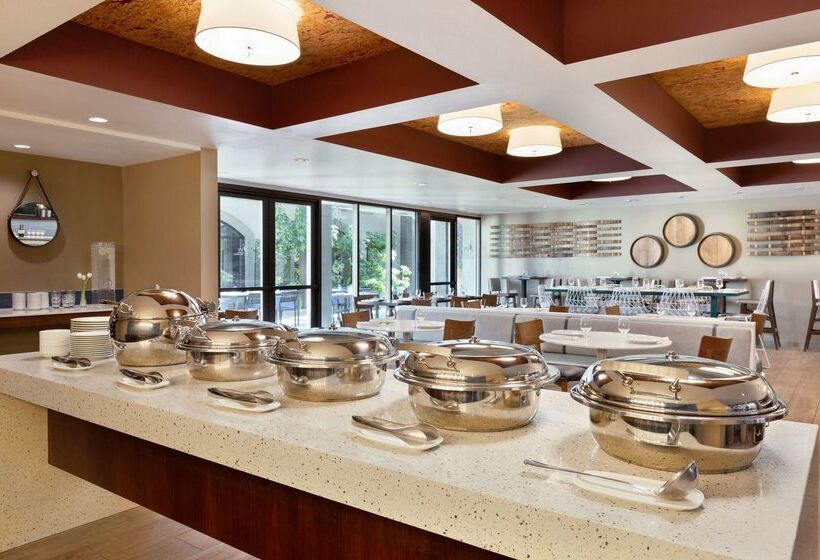 فندق Doubletree By Hilton Campbell  Pruneyard Plaza