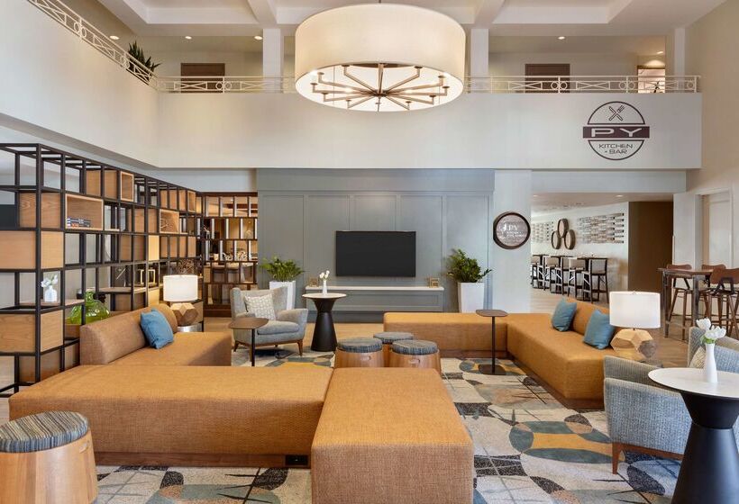 هتل Doubletree By Hilton Campbell  Pruneyard Plaza