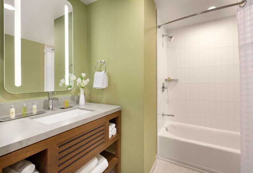 هتل Doubletree By Hilton Campbell  Pruneyard Plaza