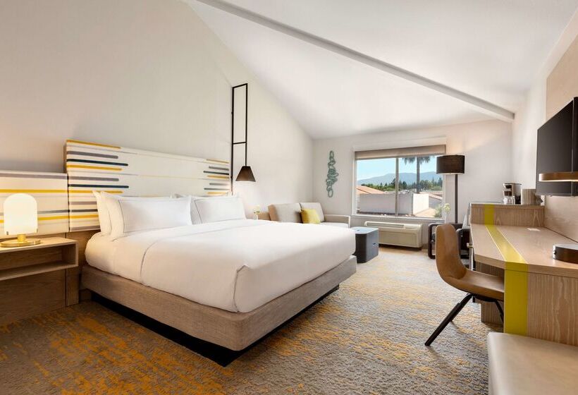 هتل Doubletree By Hilton Campbell  Pruneyard Plaza