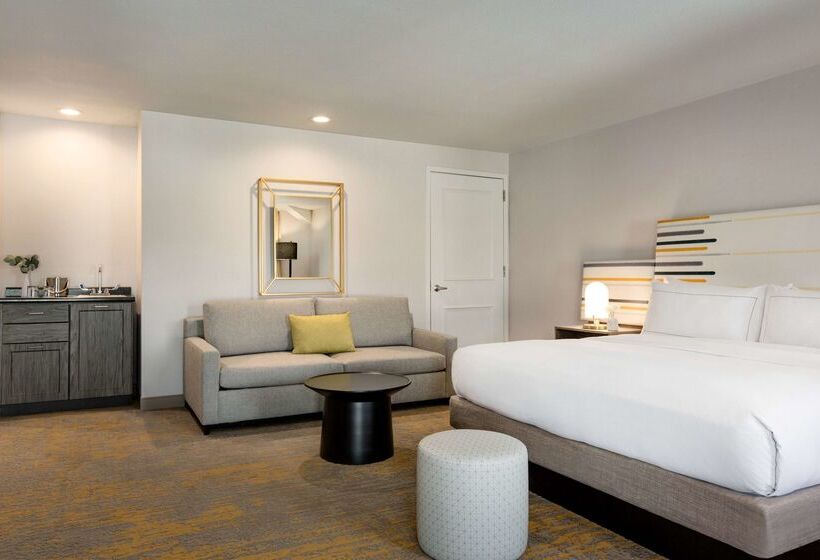 فندق Doubletree By Hilton Campbell  Pruneyard Plaza