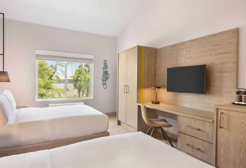 فندق Doubletree By Hilton Campbell  Pruneyard Plaza