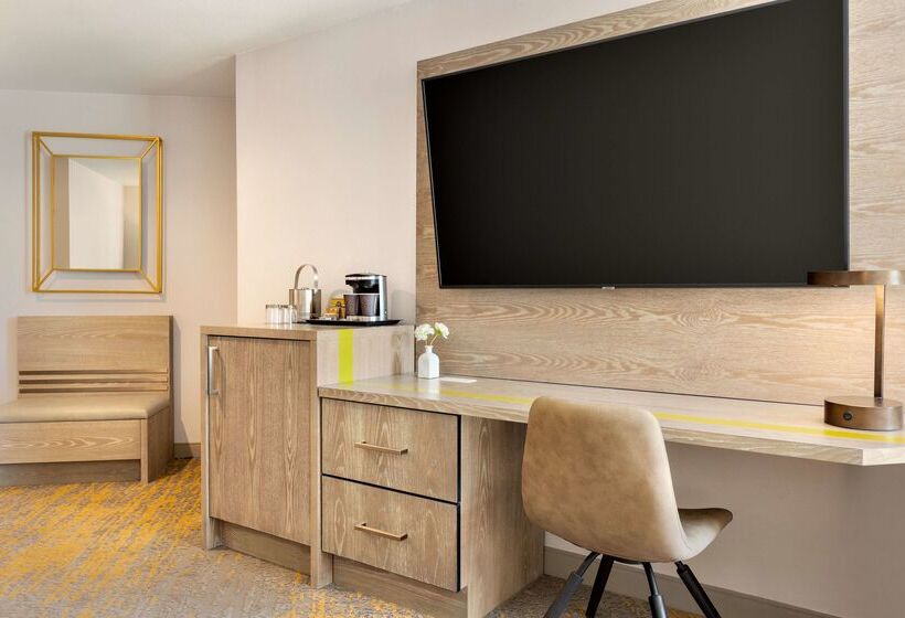 فندق Doubletree By Hilton Campbell  Pruneyard Plaza