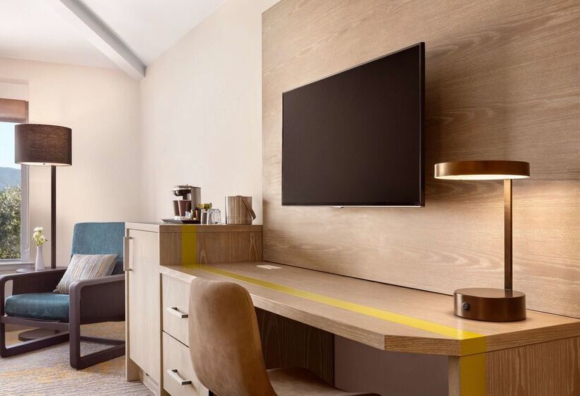 هتل Doubletree By Hilton Campbell  Pruneyard Plaza
