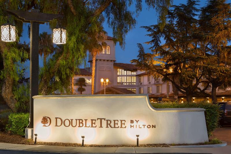 فندق Doubletree By Hilton Campbell  Pruneyard Plaza
