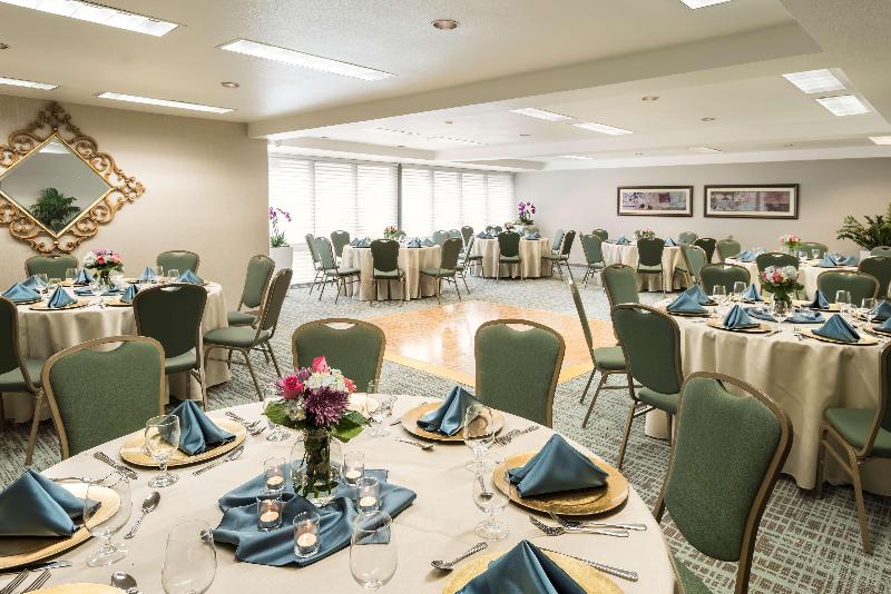 فندق Doubletree By Hilton Campbell  Pruneyard Plaza