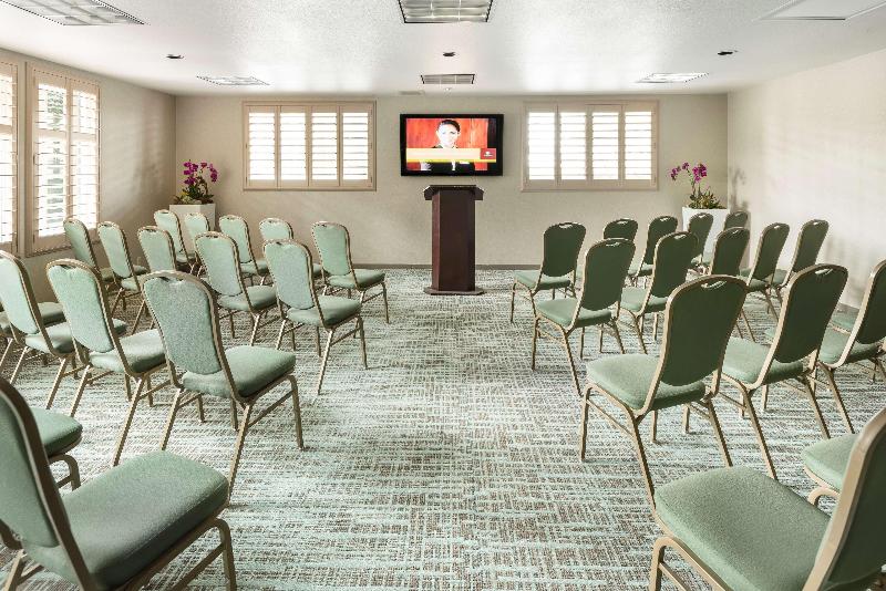 فندق Doubletree By Hilton Campbell  Pruneyard Plaza