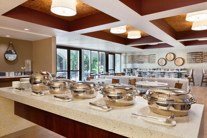 هتل Doubletree By Hilton Campbell  Pruneyard Plaza