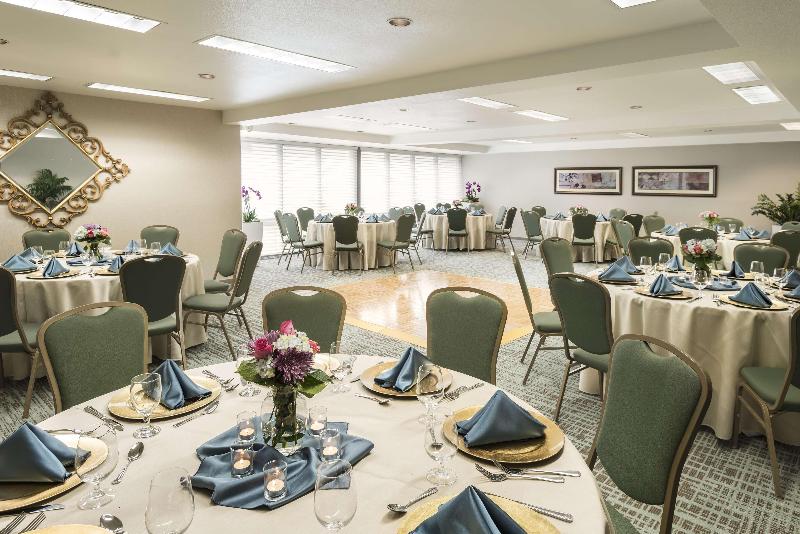 فندق Doubletree By Hilton Campbell  Pruneyard Plaza