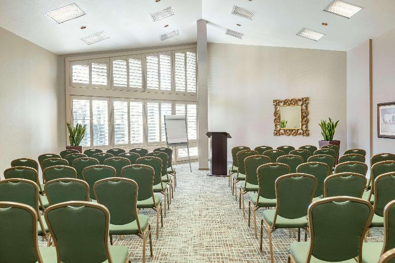 فندق Doubletree By Hilton Campbell  Pruneyard Plaza