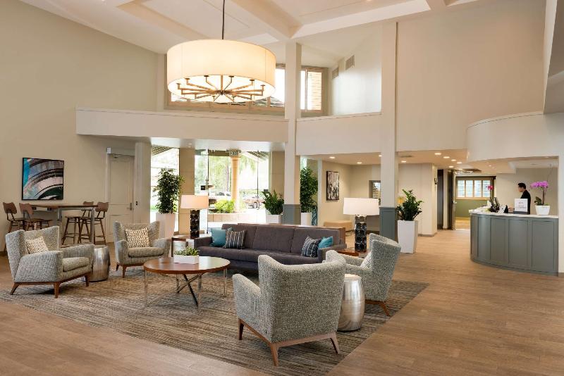هتل Doubletree By Hilton Campbell  Pruneyard Plaza