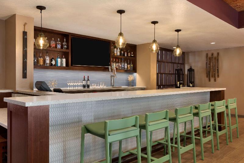هتل Doubletree By Hilton Campbell  Pruneyard Plaza