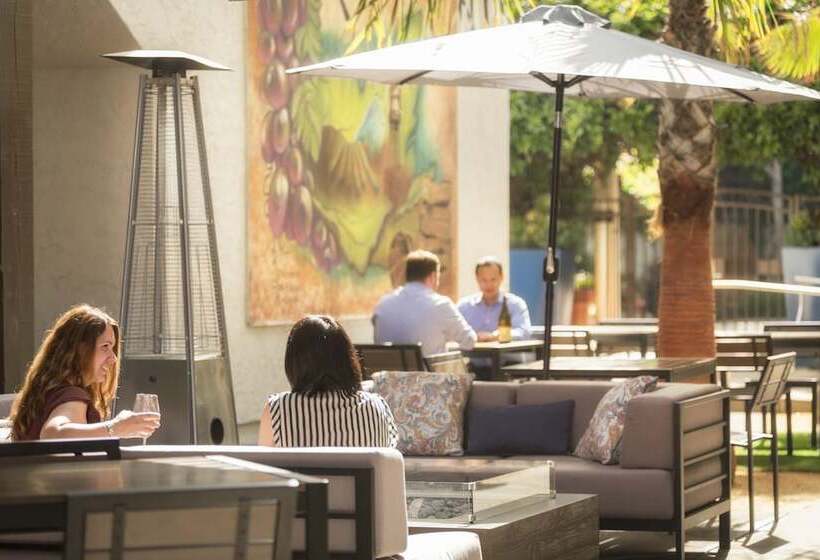 فندق Doubletree By Hilton Campbell  Pruneyard Plaza